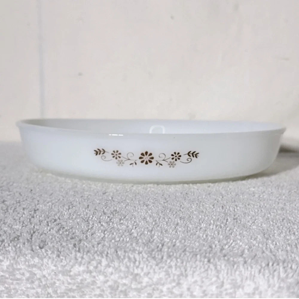 Vintage  Dynaware Pyr-O-Rey Brown Daisy Shallow Oval Milk Glass Casserole Dish